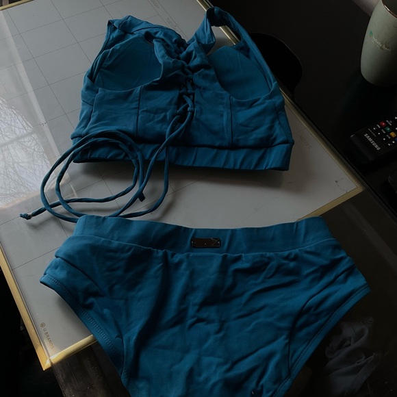 GYMSHARK  High Support Swimsuit 🦈 - Picture 7 of 9